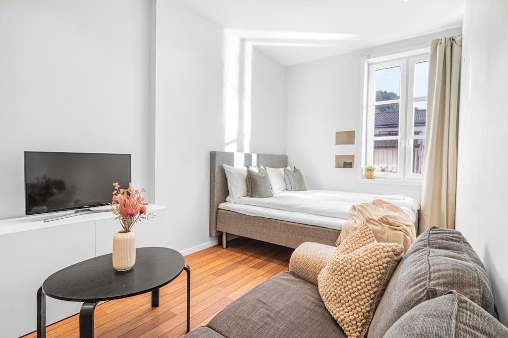Seaside Apt. Catch Crabs From Your Bedroom Window! Apartment *